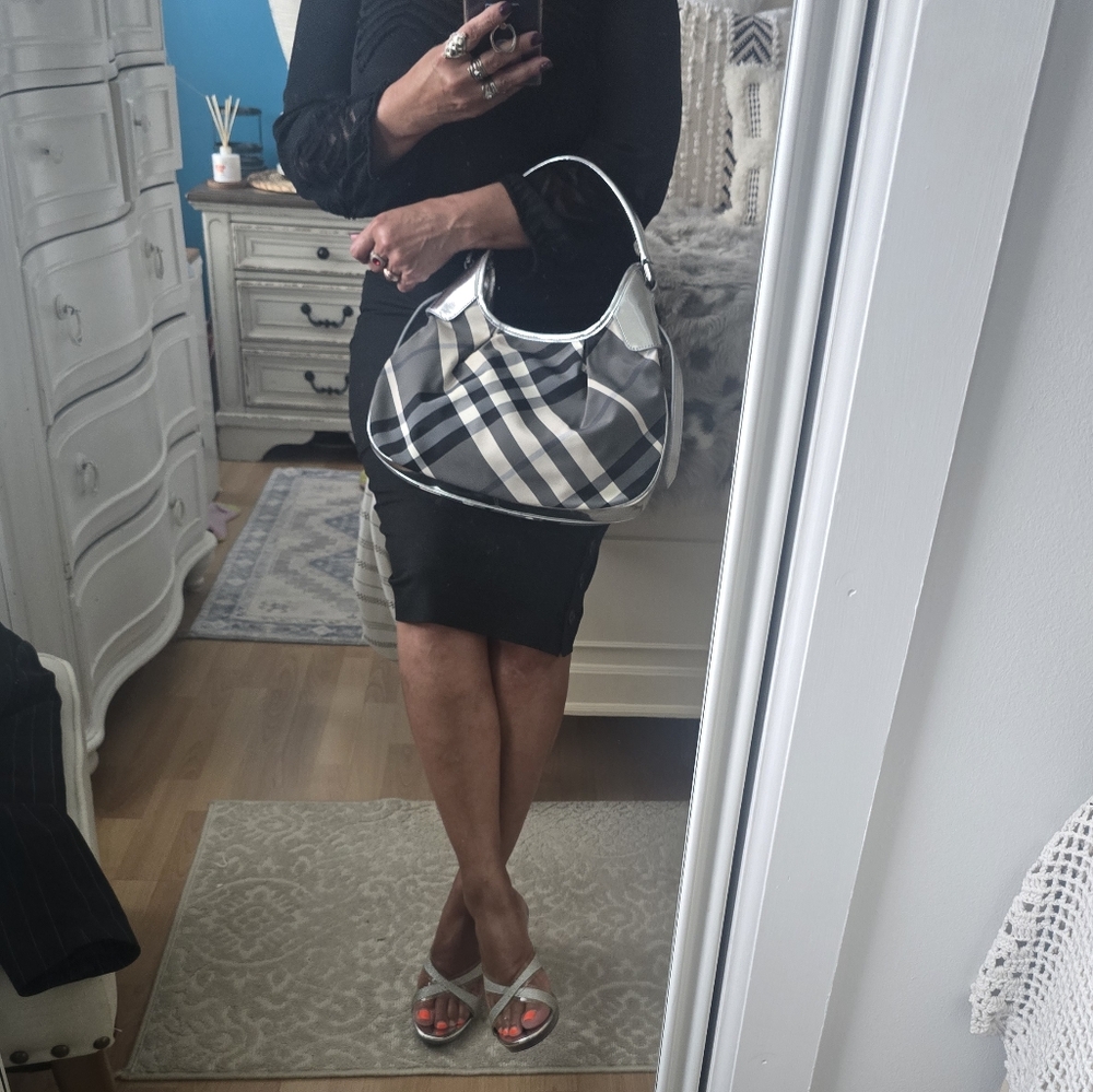 Burberry Metalic Beat Check Small Brooklyn Hobo - Picture 4 of 17